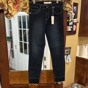 Elegant Indigo Women's Skinny Jeans